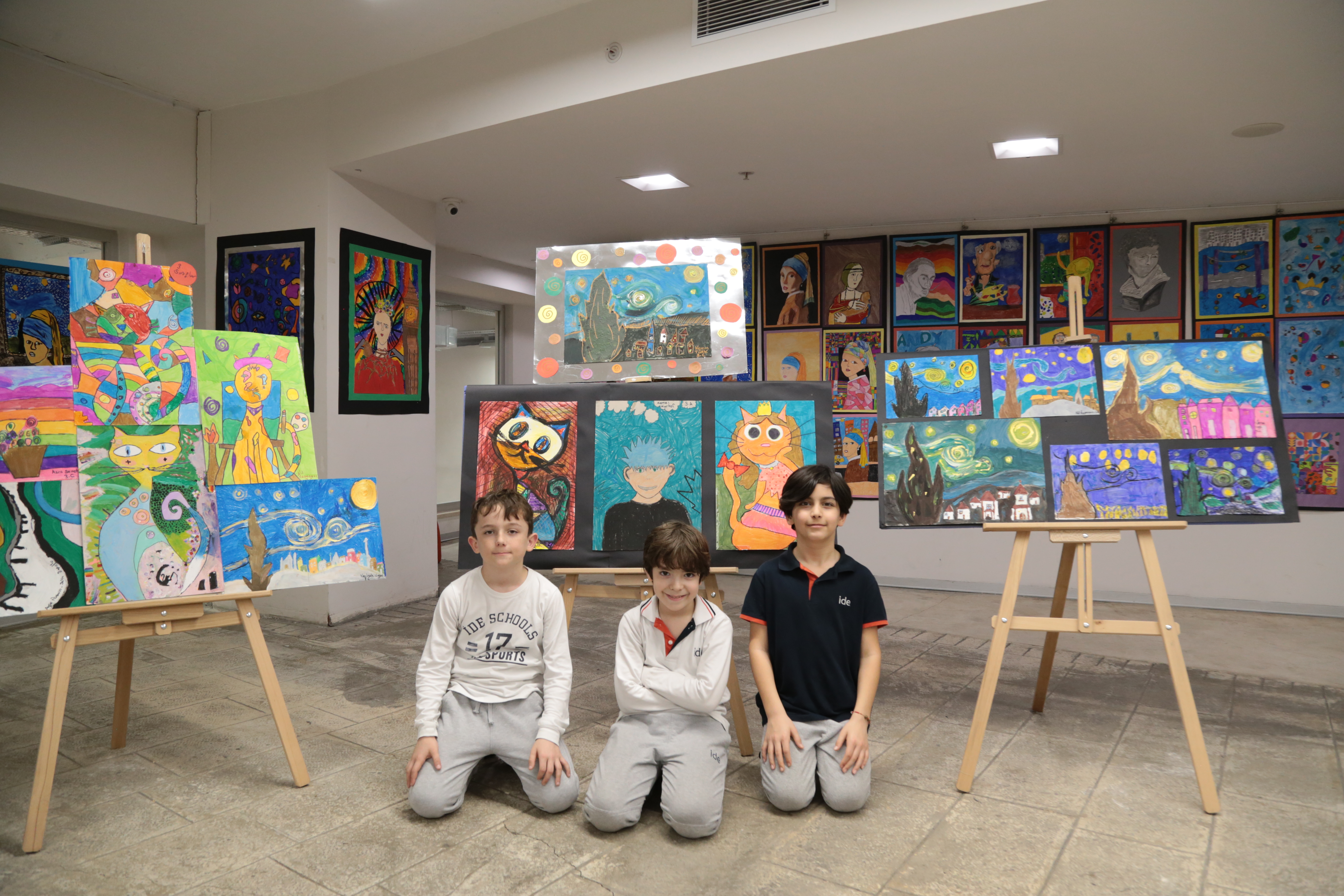 Sanatın İzinde Bir Yolculuk: ide'li Öğrencilerin "Renklerin Sesi" Sergisi