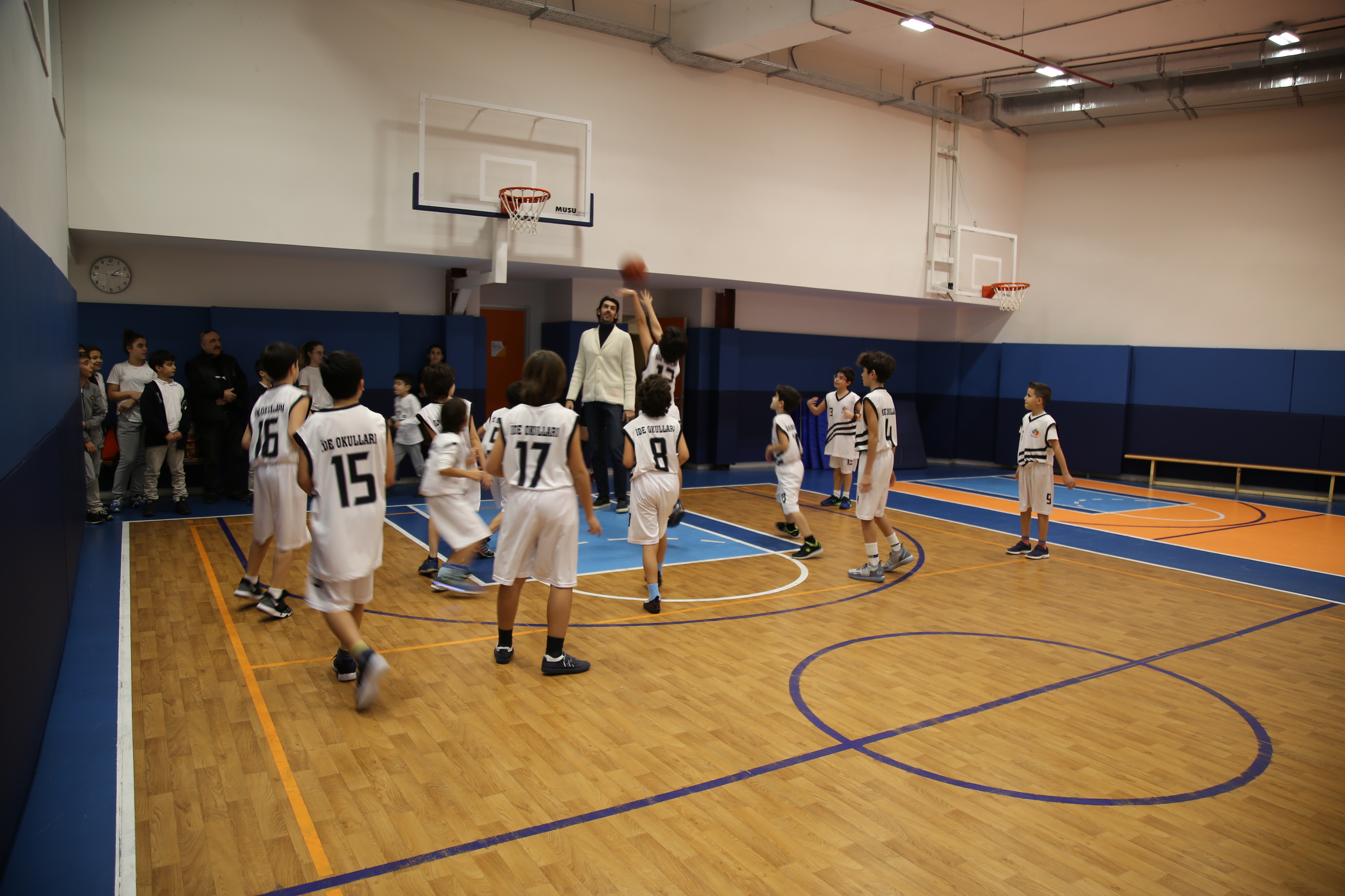 Milli Basketbolcu Kerem Gönlüm ide’de!