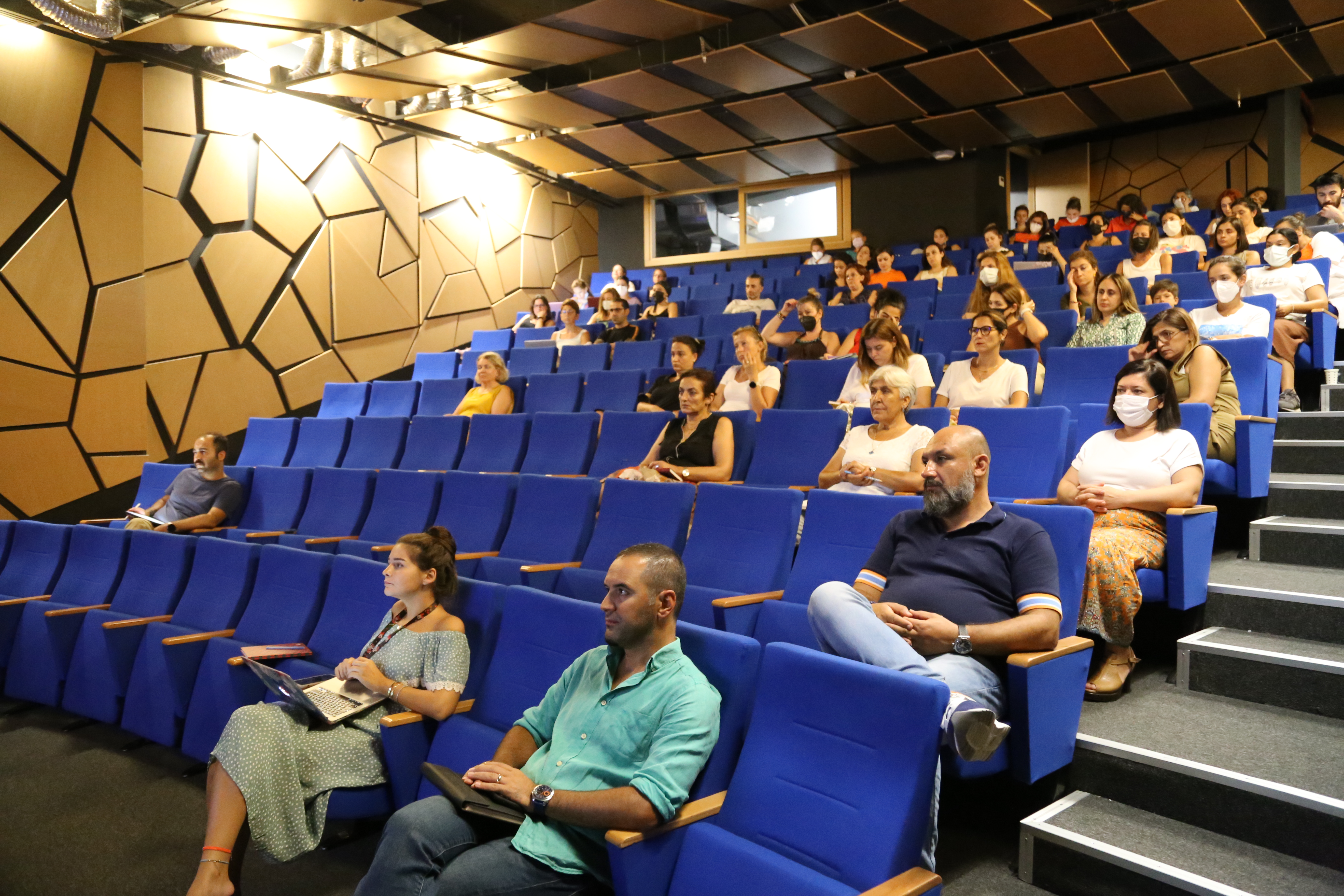 ide'de Halime Tosun ile Öğrenmenin Temelinde Yatan Bilişsel Beceriler Semineri