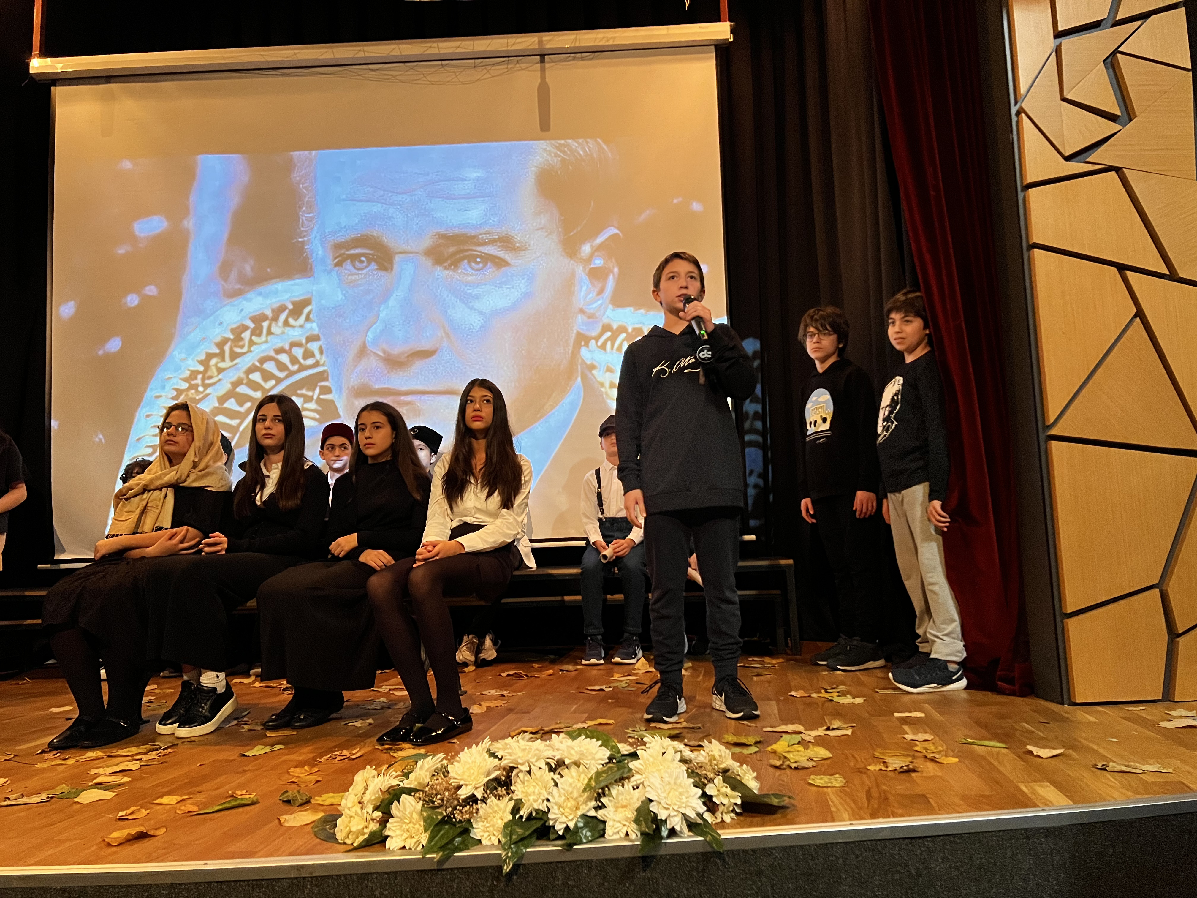 Atamızı Minnet ve Saygı ile Andık